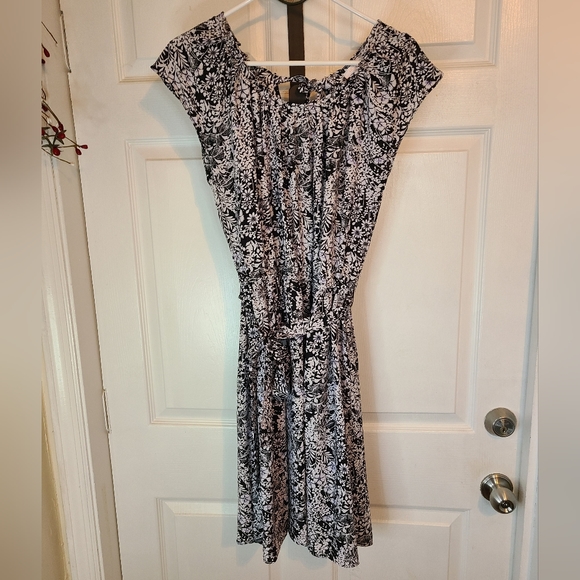 (344) Laura Conrad (LC) Woman's Cut Sleeve, back tie, Summer Dress / Belt,  (L) - Picture 5 of 16